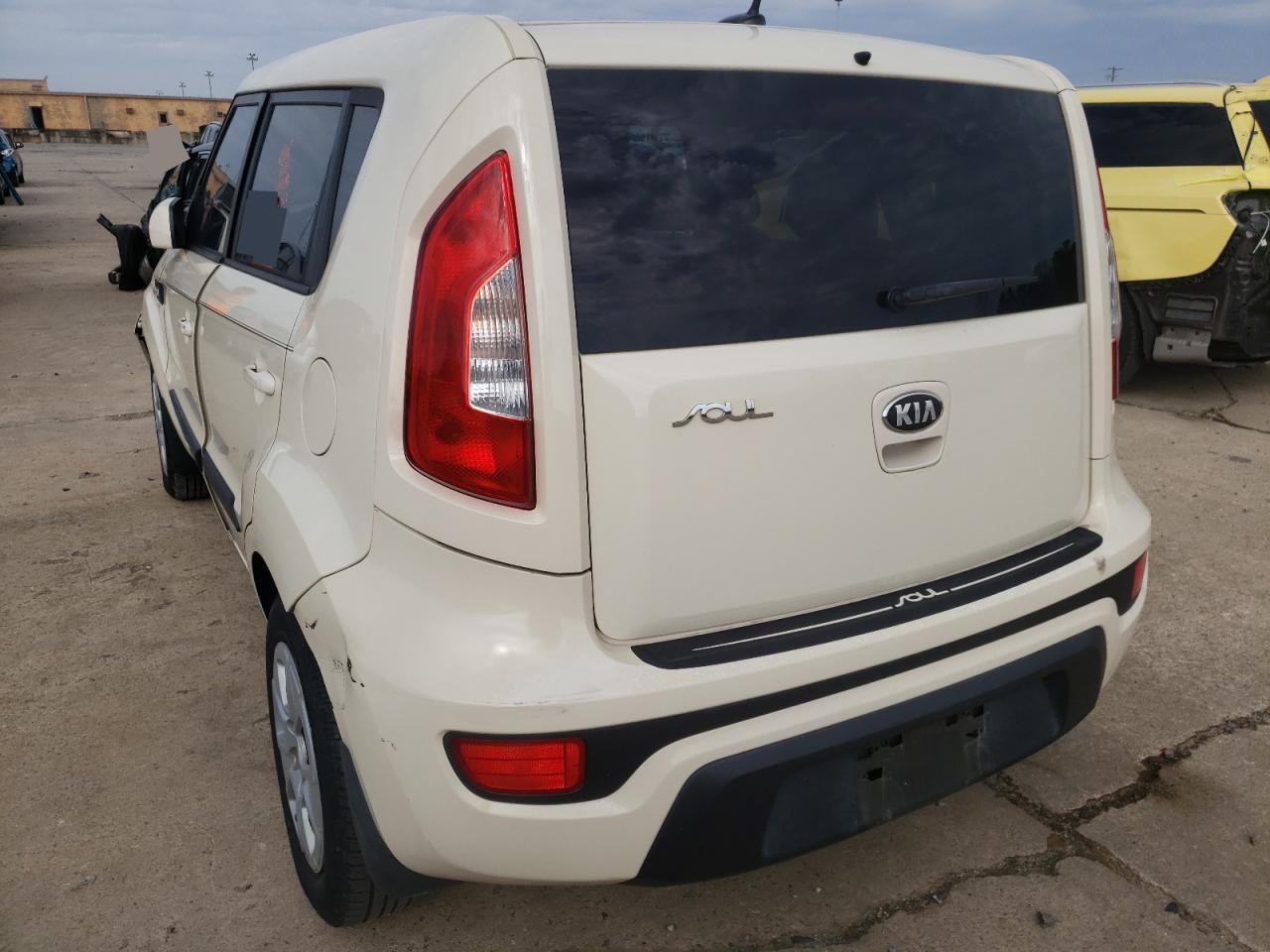 Photo 3 from auction – 2013 KIA SOUL with VIN KNDJT2A58D7552697