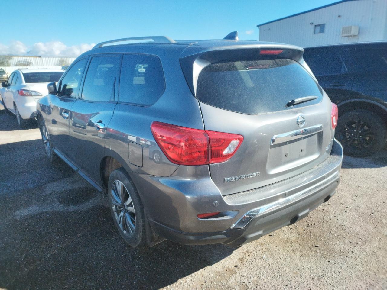 Photo 3 from auction – 2019 NISSAN PATHFINDER with VIN 5N1DR2MN3KC641987