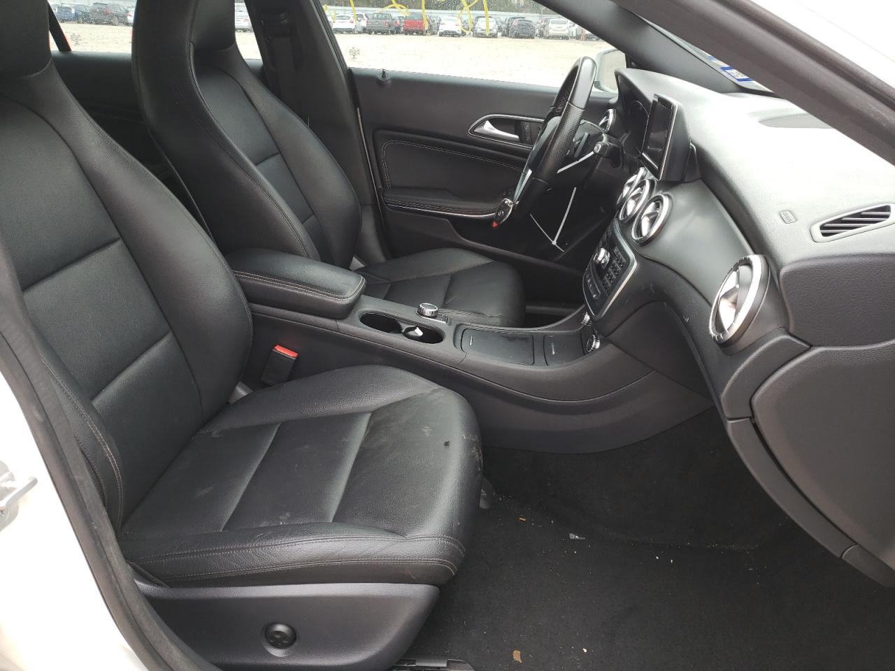 Photo 5 from auction – 2014 MERCEDES-BENZ CLA 250 with VIN WDDSJ4EB2EN140297