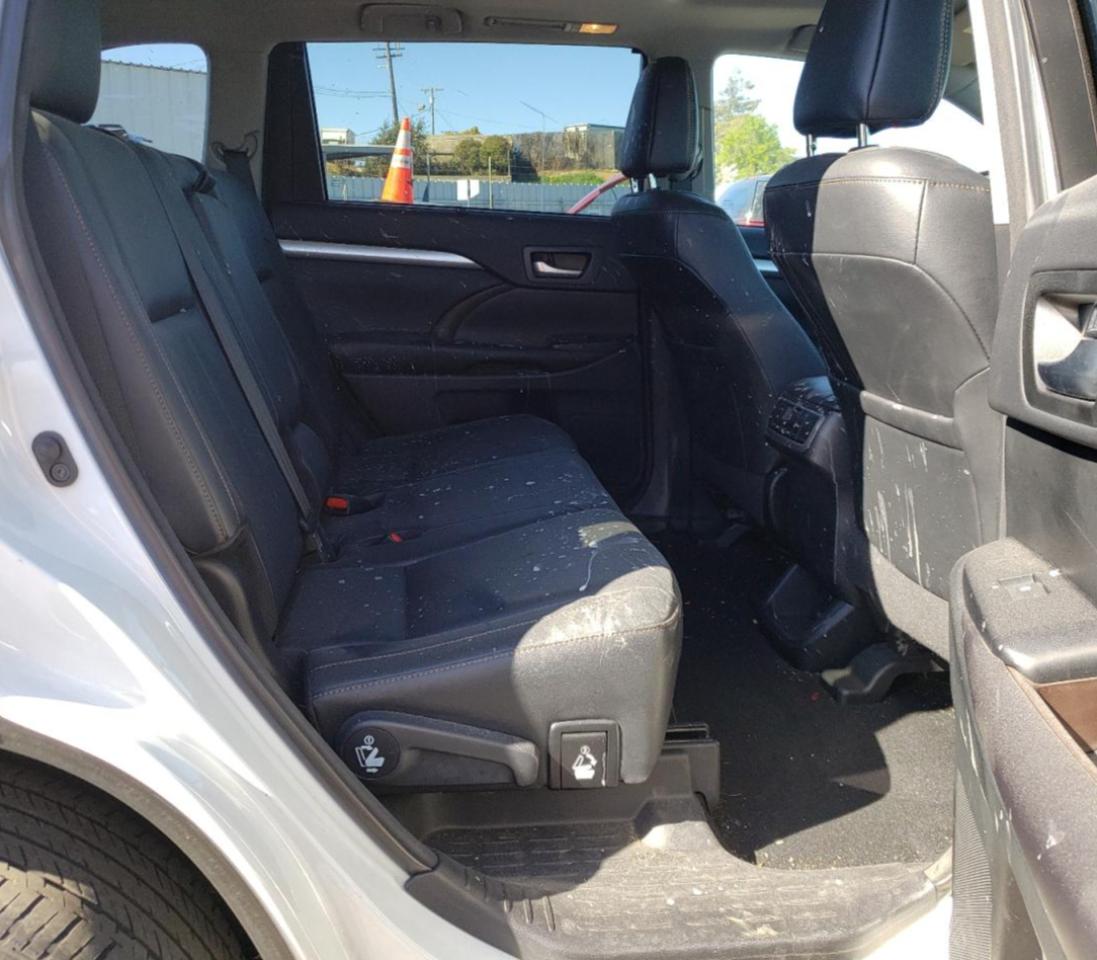 Photo 6 from auction – 2017 TOYOTA HIGHLANDER with VIN 5TDJGRFH4HS023405