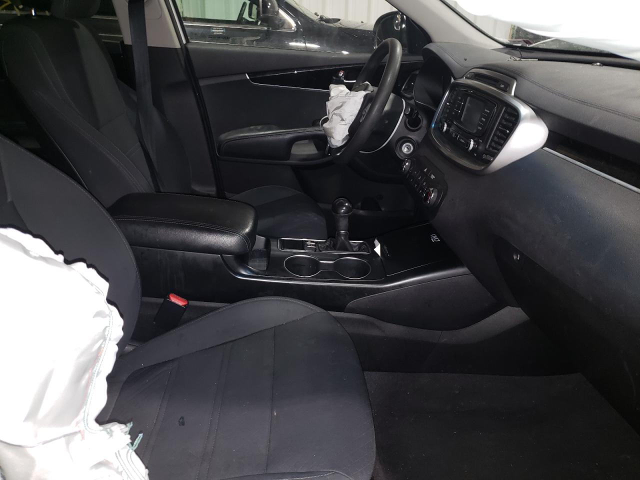 Photo 5 from auction – 2016 KIA SORENTO LX with VIN 5XYPGDA54GG047967