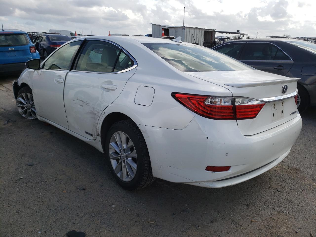 Photo 3 from auction – 2014 LEXUS ES 300H with VIN JTHBW1GG8E2057461
