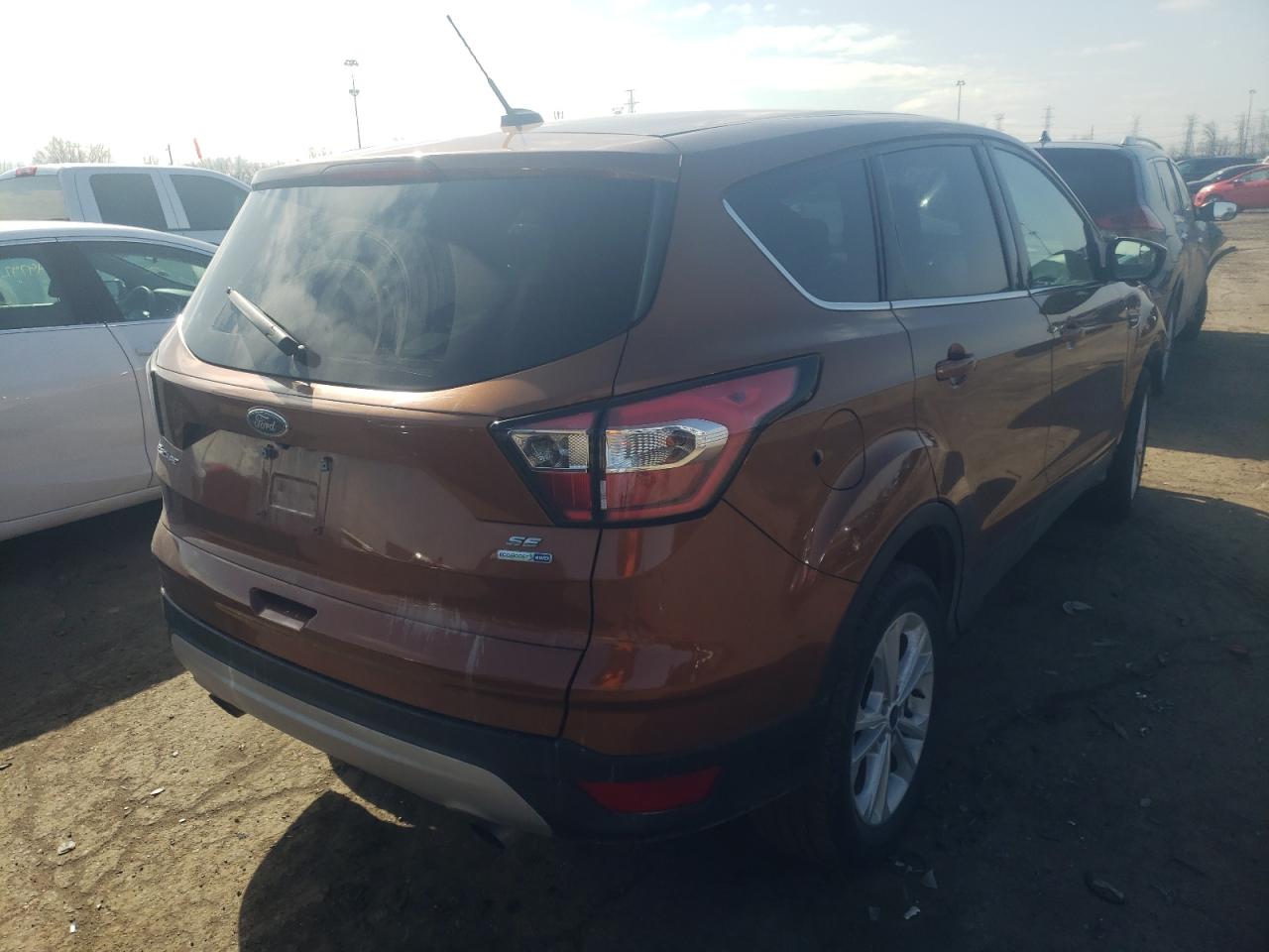 Photo 4 from auction – 2017 FORD ESCAPE SE with VIN 1FMCU9GD2HUC47633