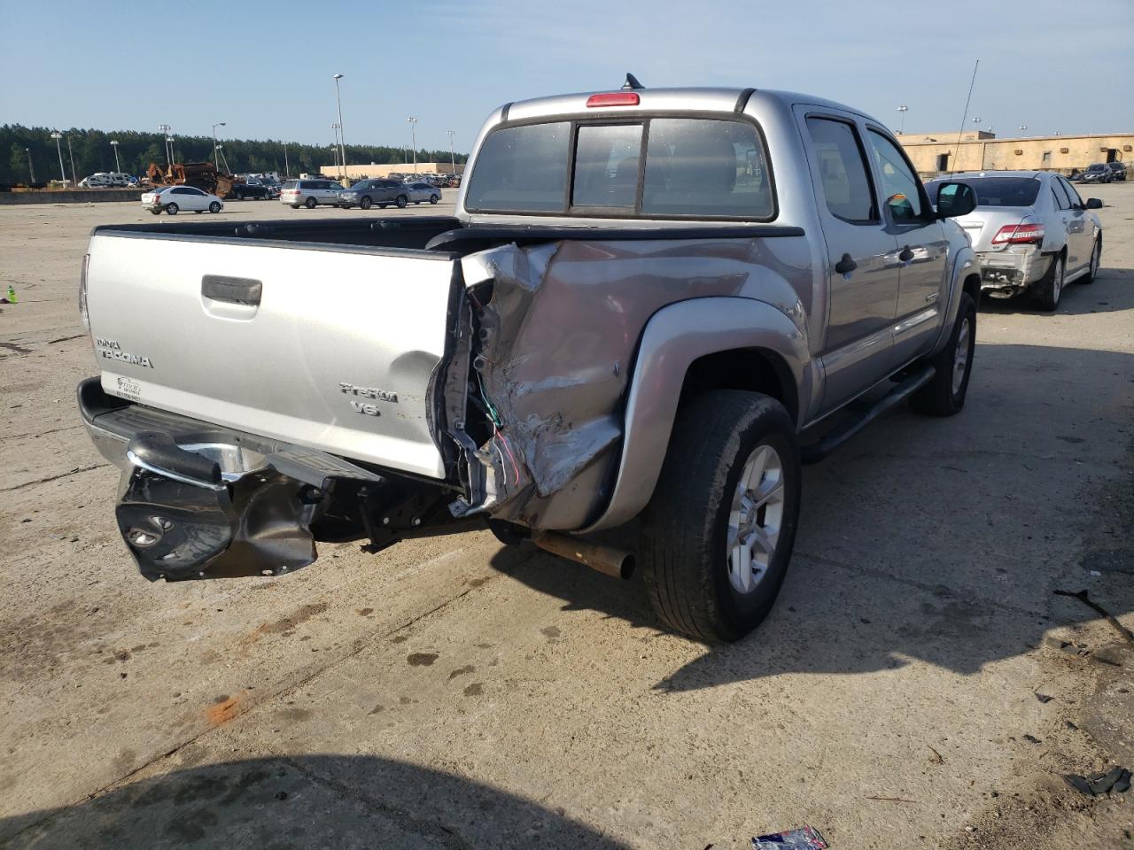 Photo 4 from auction – 2014 TOYOTA TACOMA DOU with VIN 3TMJU4GN2EM162069