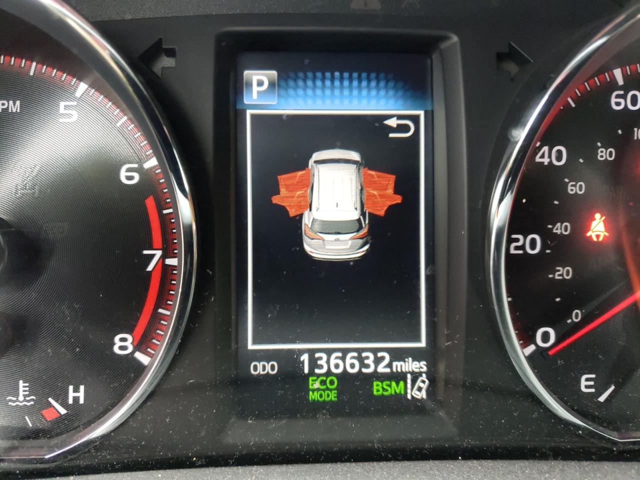 Photo 8 from auction – 2017 TOYOTA RAV4 SE with VIN JTMNFREV6HJ114541