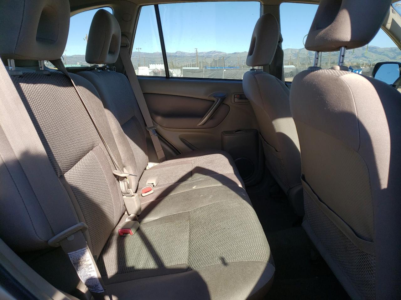 Photo 6 from auction – 2004 TOYOTA RAV4 with VIN JTEGD20V840021772