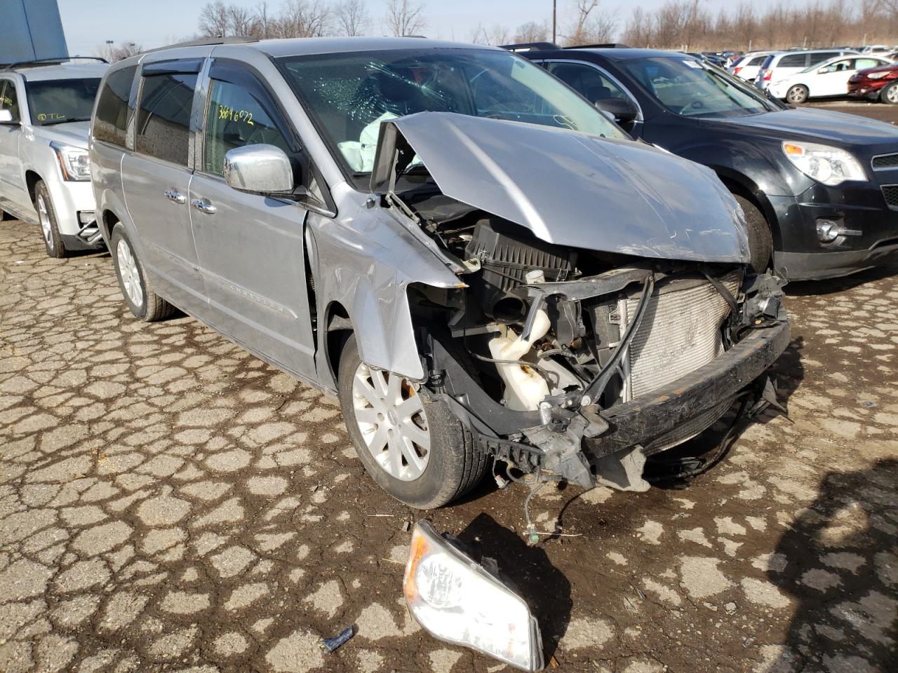 Photo 1 from auction – 2013 CHRYSLER TOWN & COU with VIN 2C4RC1BGXDR689748
