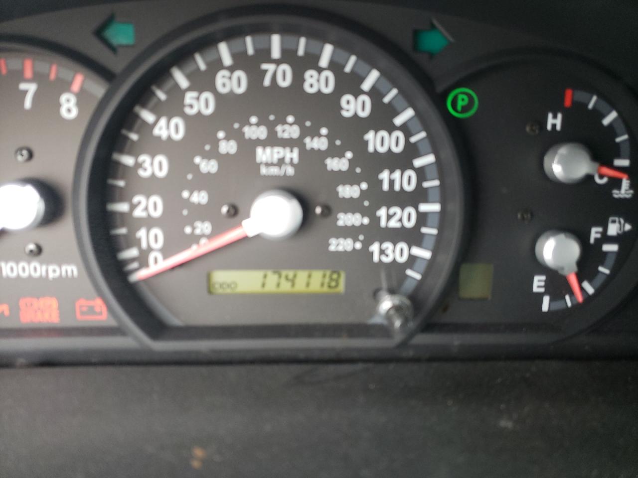 Photo 8 from auction – 2005 KIA SORENTO EX with VIN KNDJC733455457690