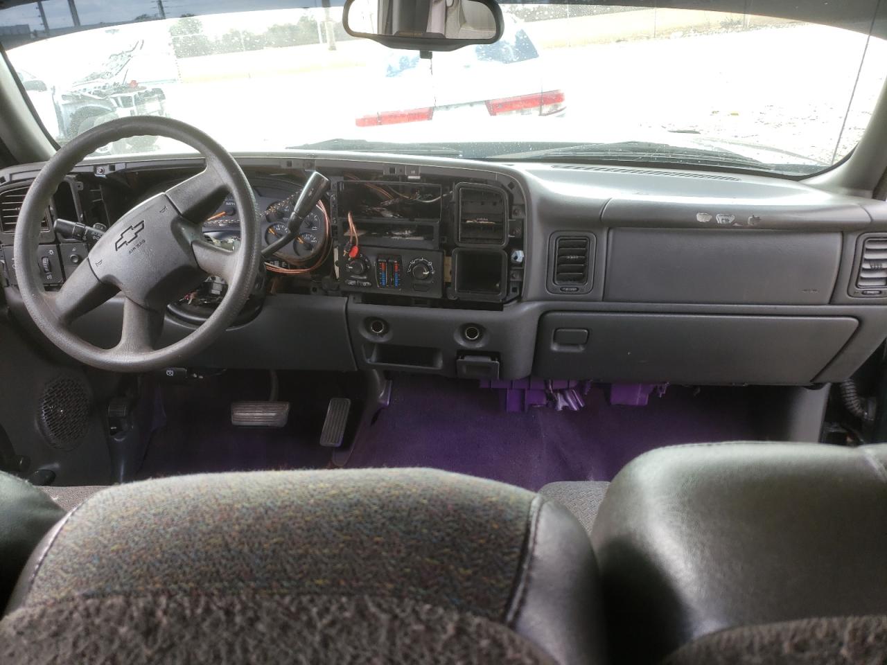 Photo 9 from auction – 2005 CHEVROLET SILVERADO with VIN 1GCEC19X55Z281301