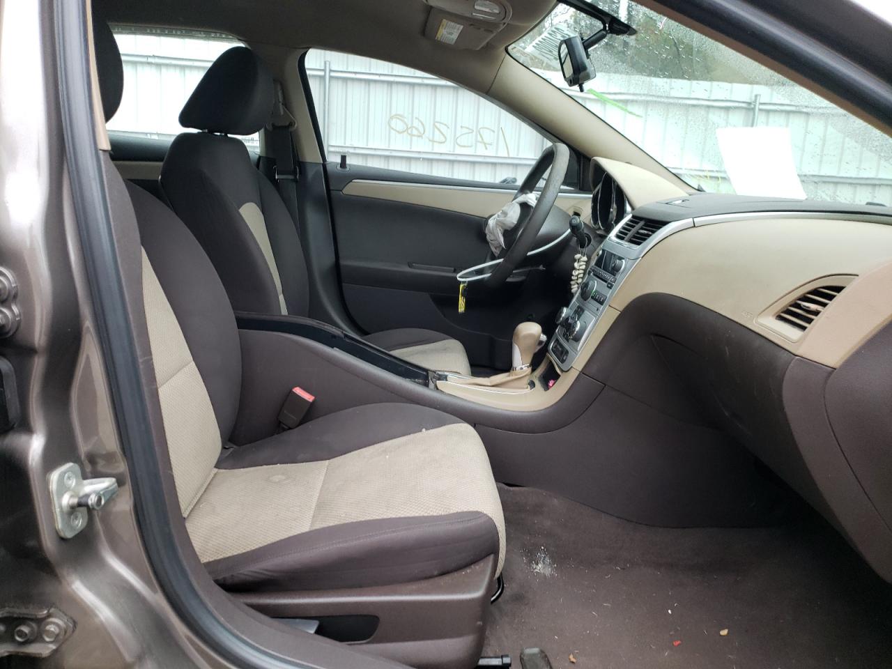 Photo 5 from auction – 2011 CHEVROLET MALIBU LS with VIN 1G1ZA5EU3BF111227