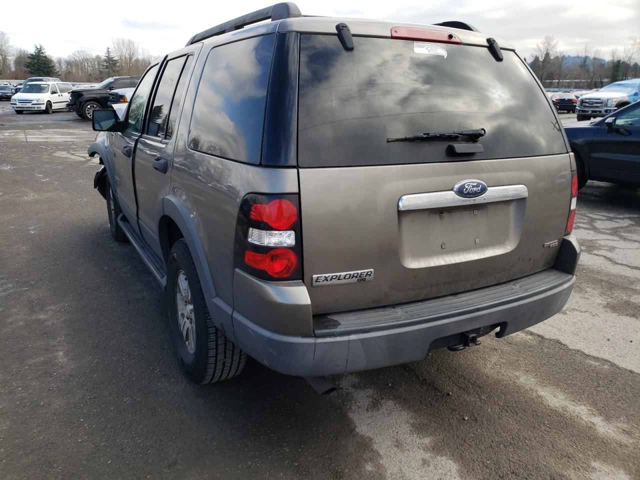 Photo 3 from auction – 2006 FORD EXPLORER X with VIN 1FMEU73E96UA49205