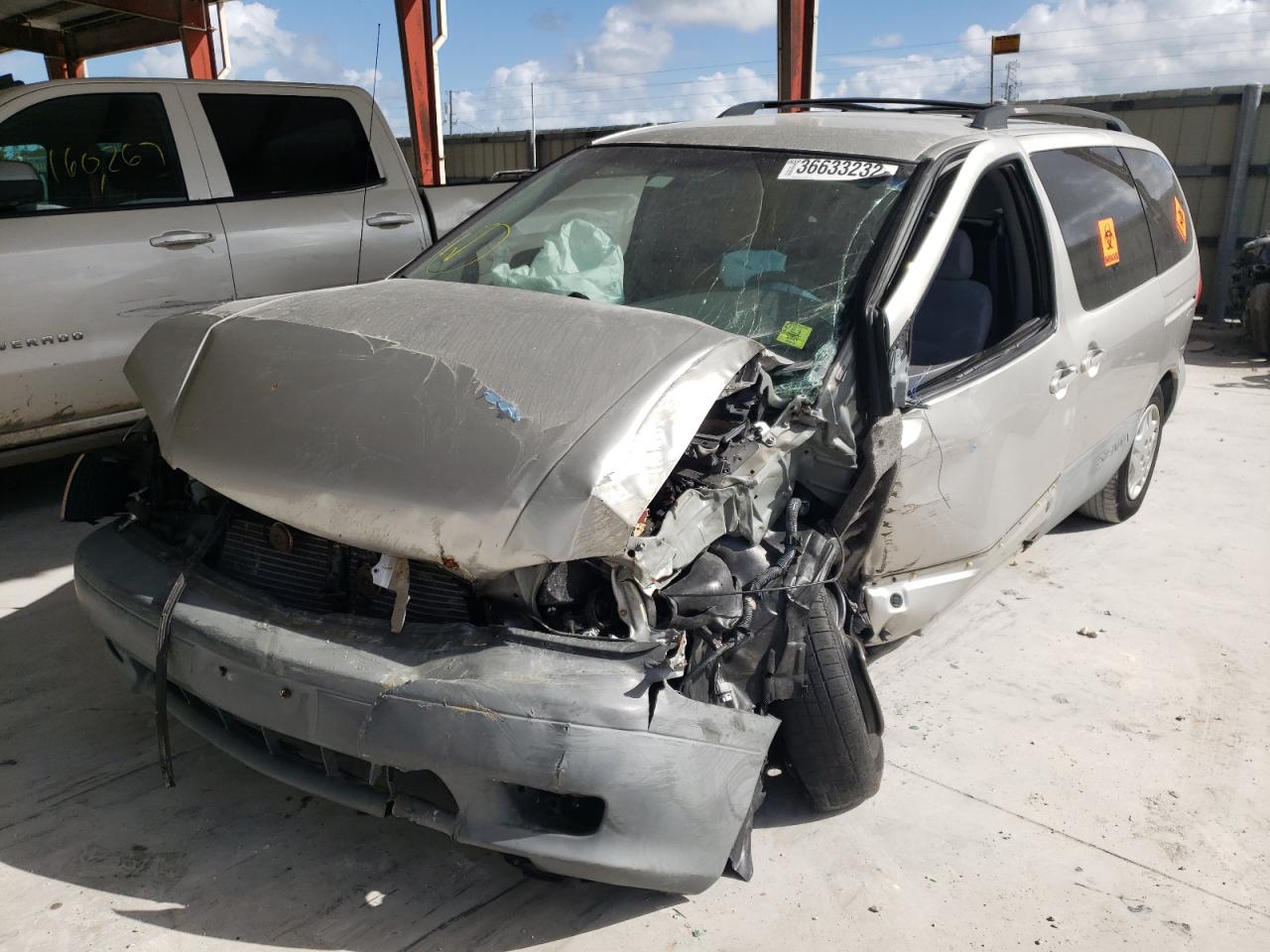 Photo 2 from auction – 2002 TOYOTA SIENNA LE with VIN 4T3ZF13C62U452275