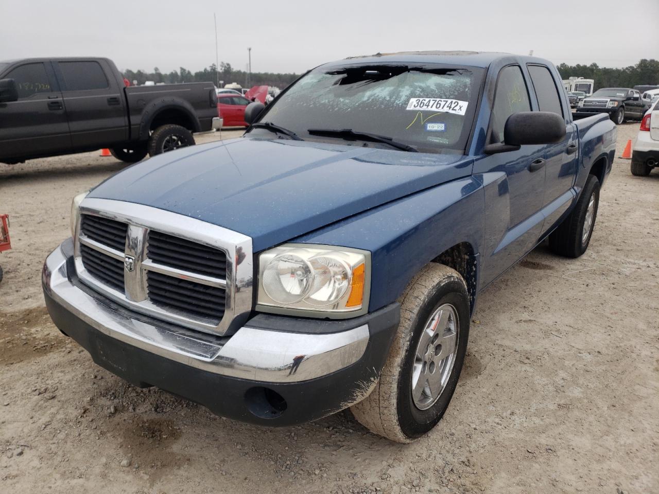 Photo 2 from auction – 2005 DODGE DAKOTA QUA with VIN 1D7HW48N85S169192