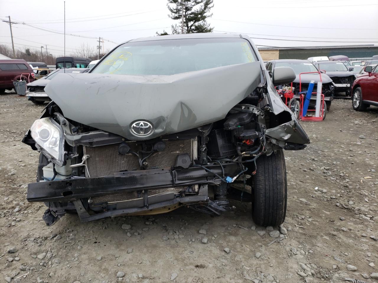 Photo 9 from auction – 2013 TOYOTA SIENNA XLE with VIN 5TDDK3DC2DS062004