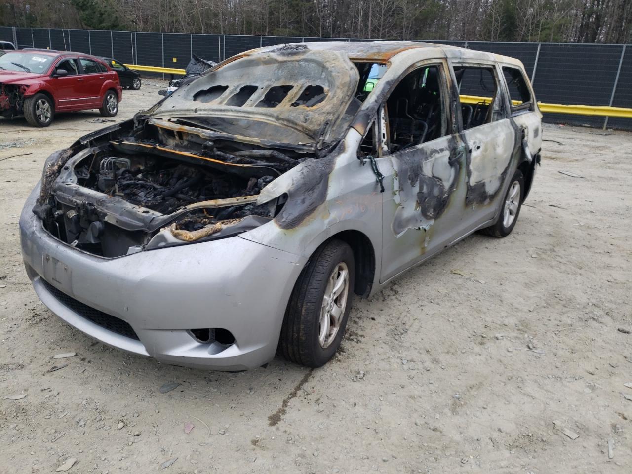 Photo 2 from auction – 2017 TOYOTA SIENNA with VIN 5TDZZ3DC4HS832002