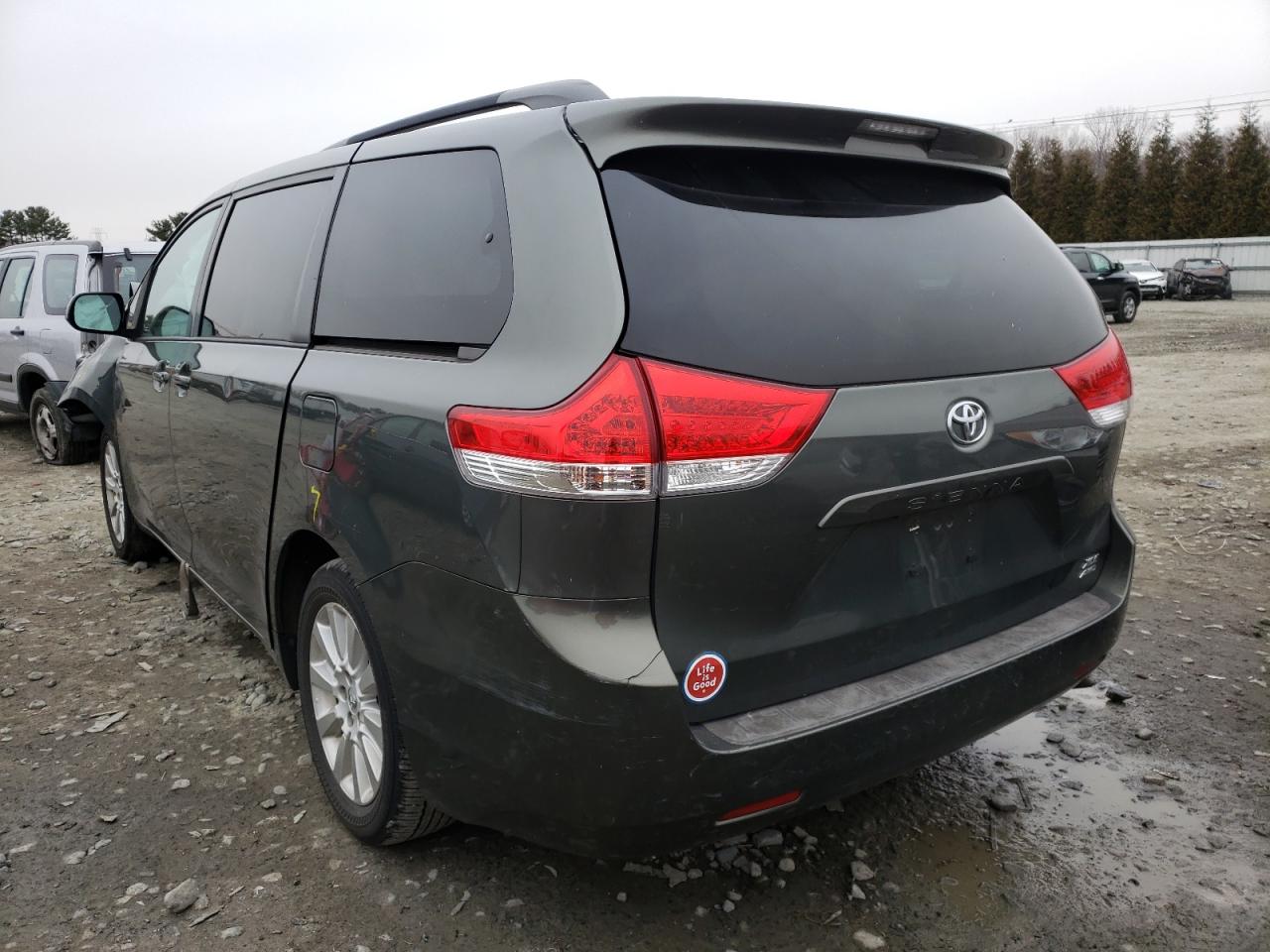 Photo 3 from auction – 2013 TOYOTA SIENNA XLE with VIN 5TDDK3DC2DS062004