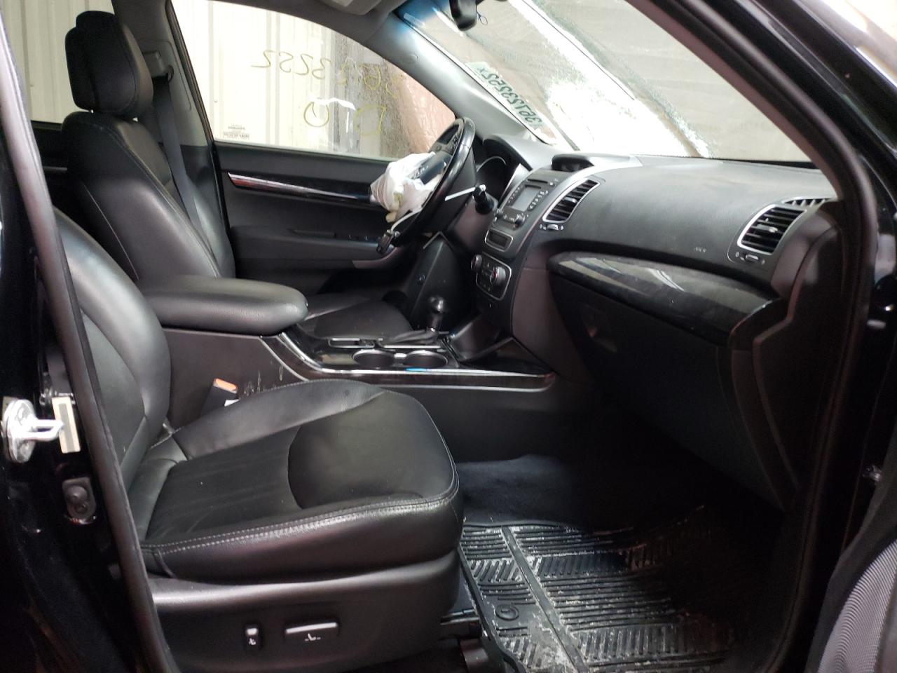 Photo 5 from auction – 2015 KIA SORENTO EX with VIN 5XYKUDA73FG653201