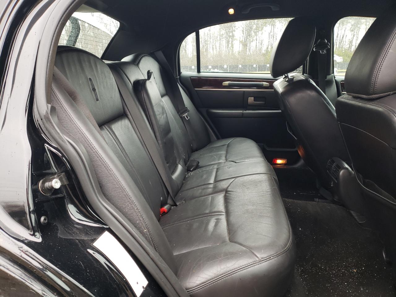 Photo 6 from auction – 2011 LINCOLN TOWN CAR S with VIN 2LNBL8CV7BX760531