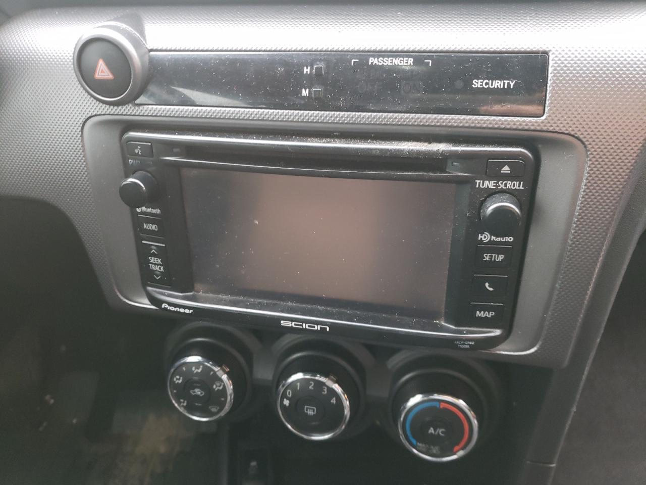 Photo 9 from auction – 2015 TOYOTA SCION TC with VIN JTKJF5C71FJ001257