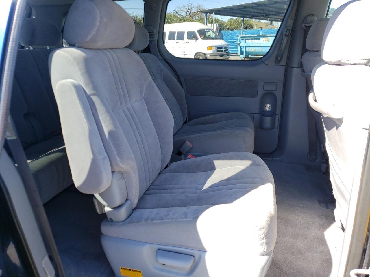 Photo 6 from auction – 2001 TOYOTA SIENNA LE with VIN 4T3ZF13C61U412423