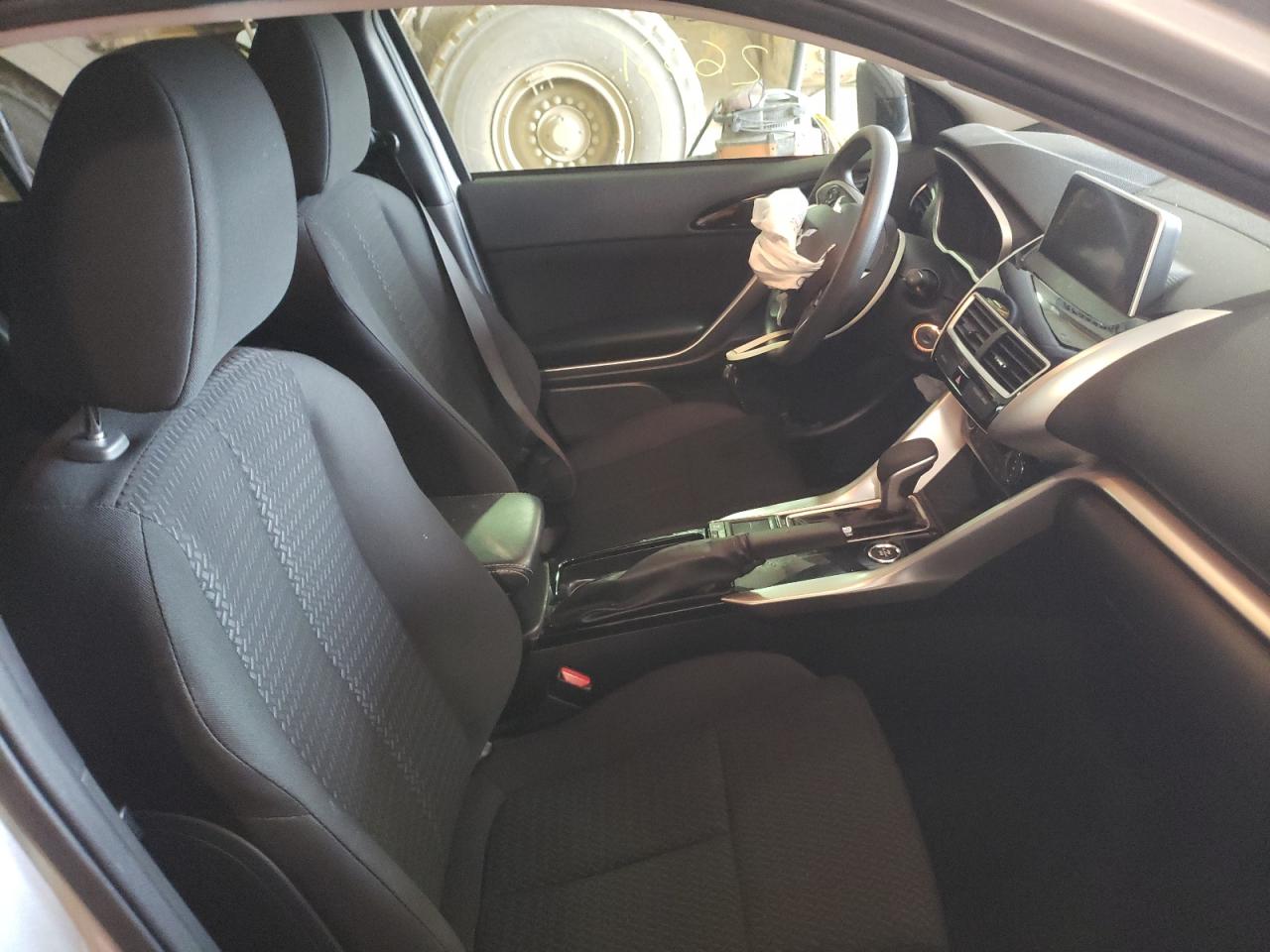Photo 5 from auction – 2018 MITSUBISHI ECLIPSE CR with VIN JA4AT4AA9JZ065723