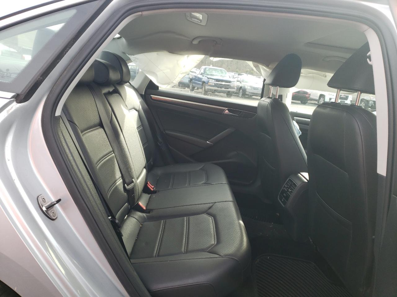 Photo 6 from auction – 2017 VOLKSWAGEN PASSAT SE with VIN 1VWBT7A37HC044294