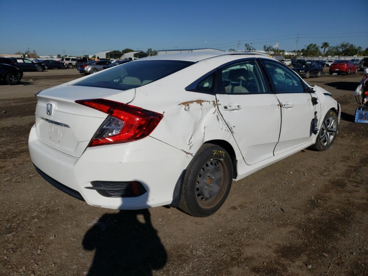 Photo 4 from auction – 2017 HONDA CIVIC LX with VIN 2HGFC2F5XHH535443