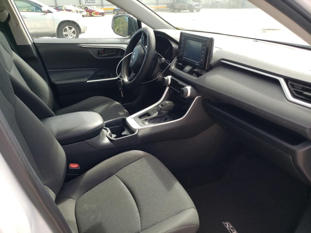 Photo 5 from auction – 2020 TOYOTA RAV4 LE with VIN 2T3H1RFVXLW080317