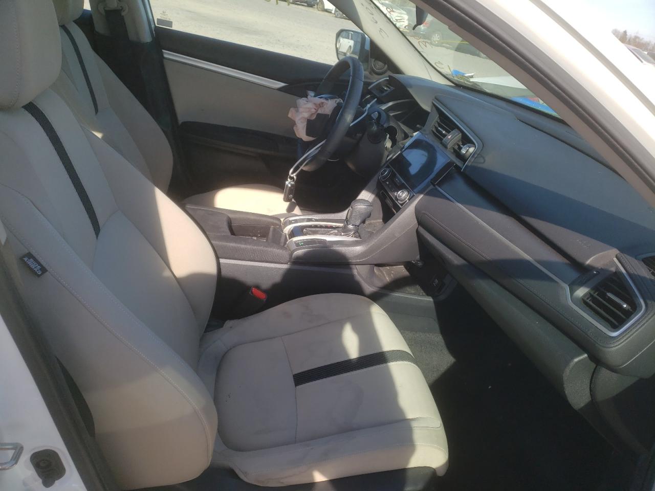 Photo 5 from auction – 2016 HONDA CIVIC EX with VIN 2HGFC2F77GH545024