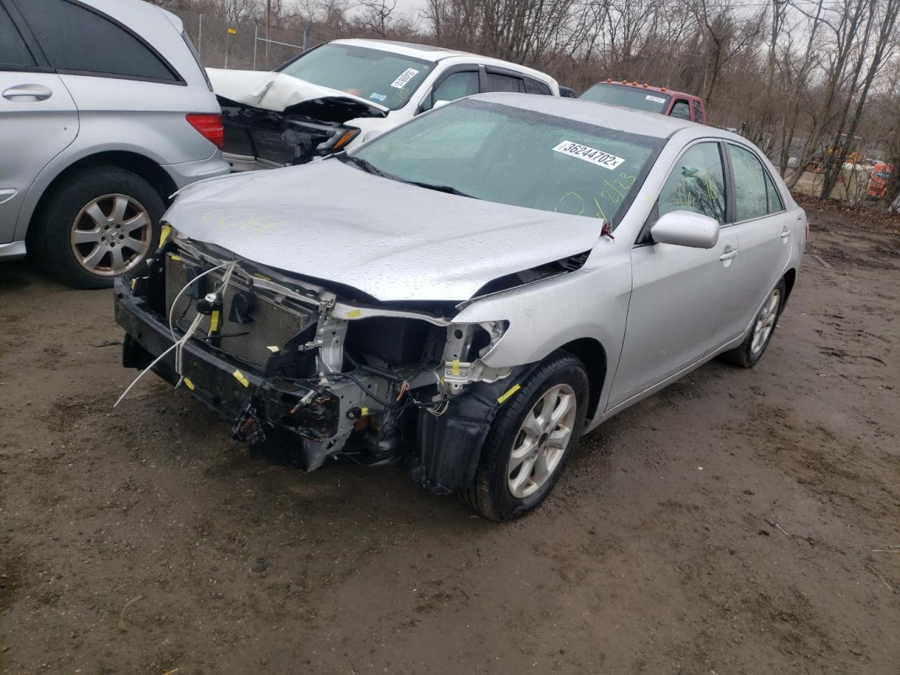 Foto 2 de la subasta – 2011 TOYOTA CAMRY BASE con VIN 4T1BF3EK7BU692865