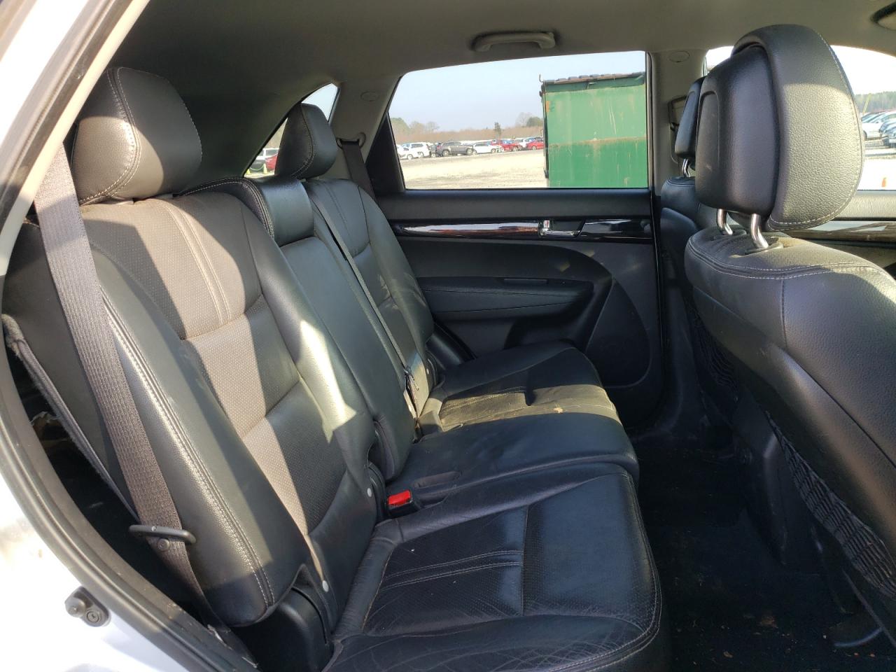 Photo 6 from auction – 2011 KIA SORENTO EX with VIN 5XYKU3A14BG010758