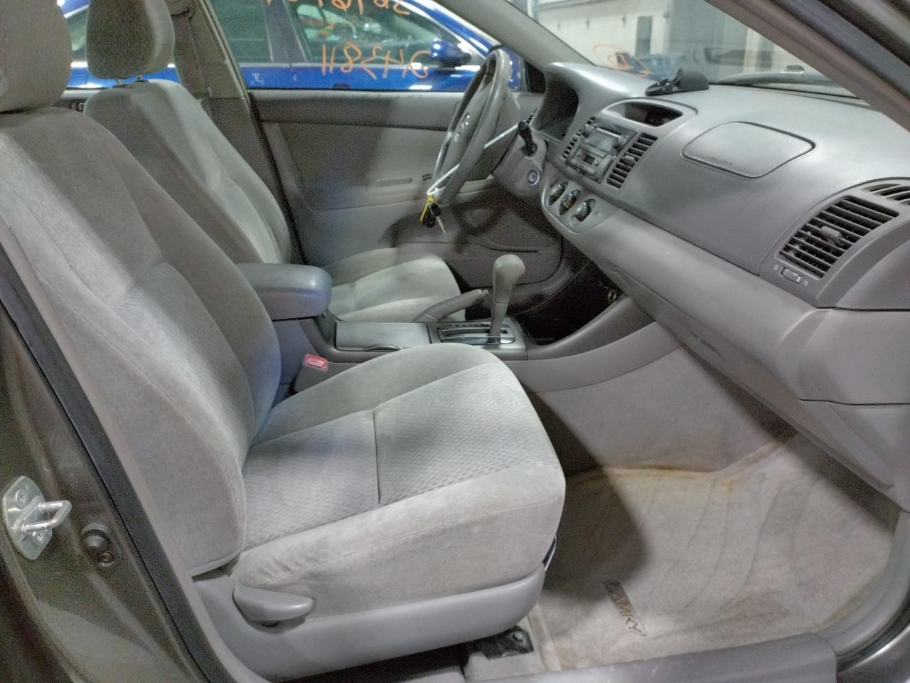 Photo 5 from auction – 2004 TOYOTA CAMRY LE with VIN 4T1BF32K64U580257
