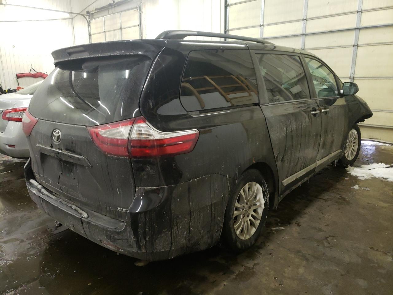 Photo 4 from auction – 2015 TOYOTA SIENNA XLE with VIN 5TDYK3DC0FS688381