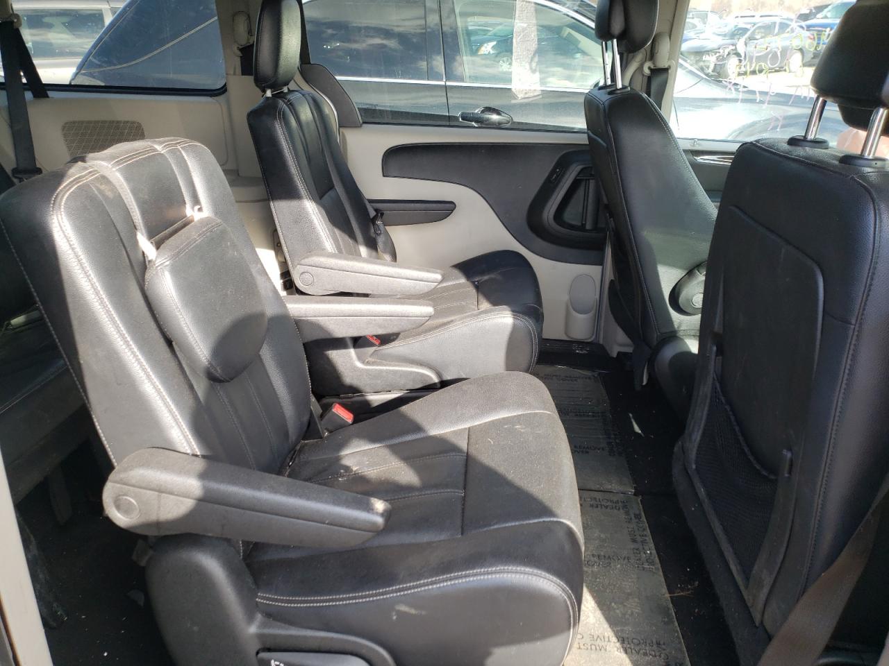 Photo 6 from auction – 2013 CHRYSLER TOWN & COU with VIN 2C4RC1BGXDR689748
