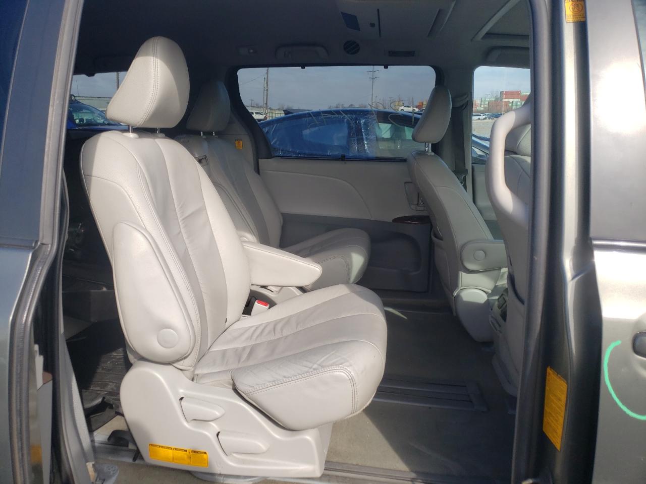 Photo 6 from auction – 2012 TOYOTA SIENNA XLE with VIN 5TDYK3DC6CS218237
