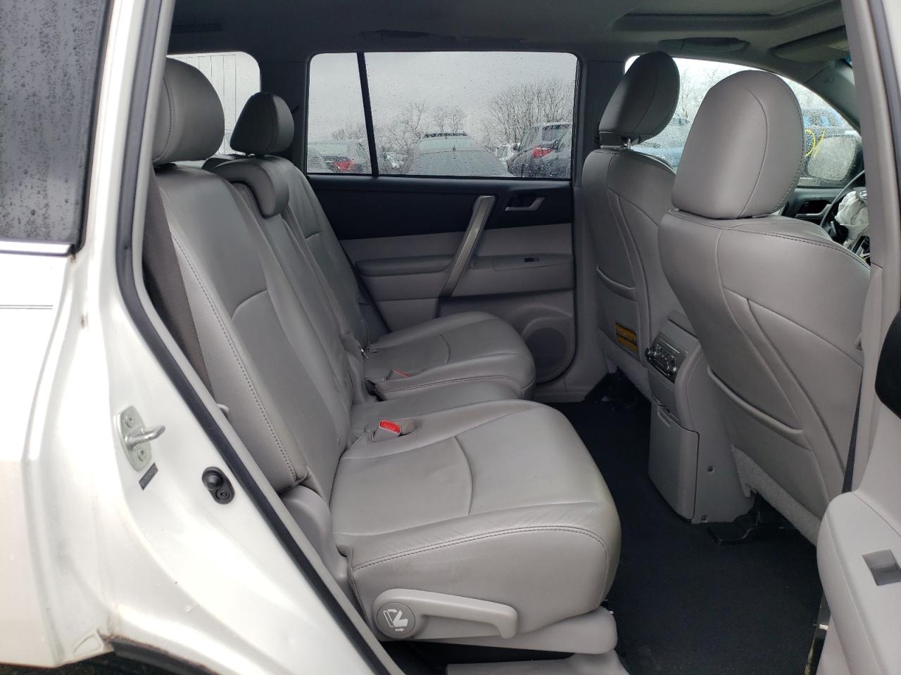 Photo 6 from auction – 2013 TOYOTA HIGHLANDER with VIN 5TDBK3EH6DS247254