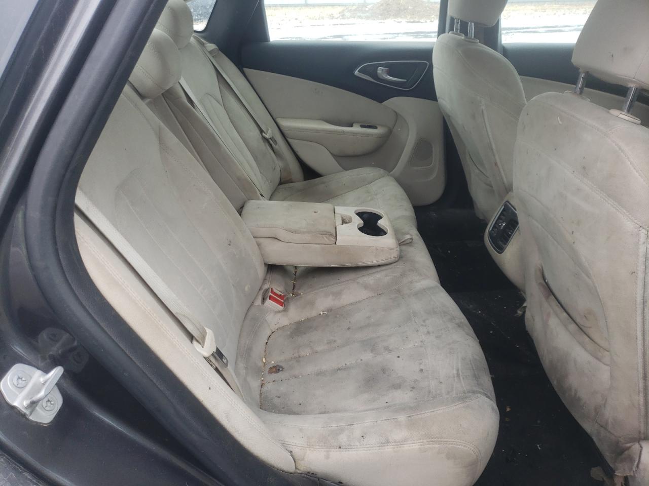 Photo 6 from auction – 2015 CHRYSLER 200 LIMITE with VIN 1C3CCCAB1FN664166