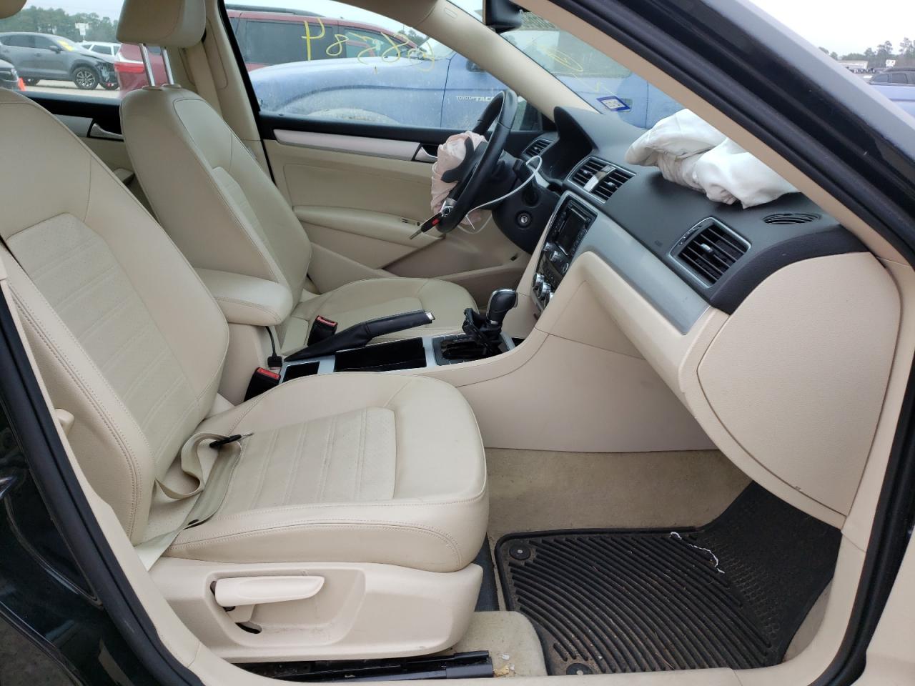Photo 5 from auction – 2012 VOLKSWAGEN PASSAT SE with VIN 1VWBM7A38CC073969