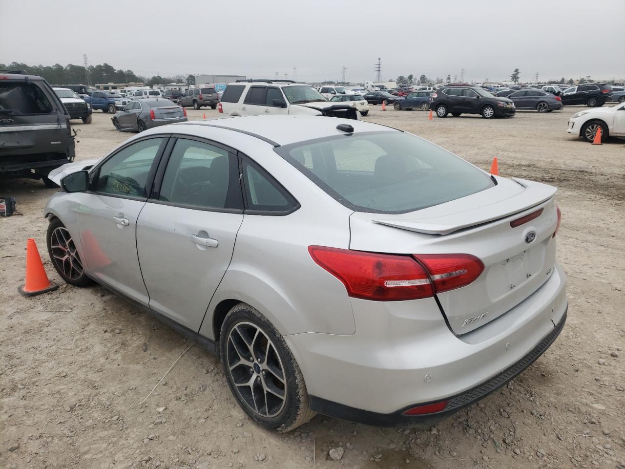 Foto 3 de la subasta – 2017 FORD FOCUS SEL con VIN 1FADP3H26HL237256