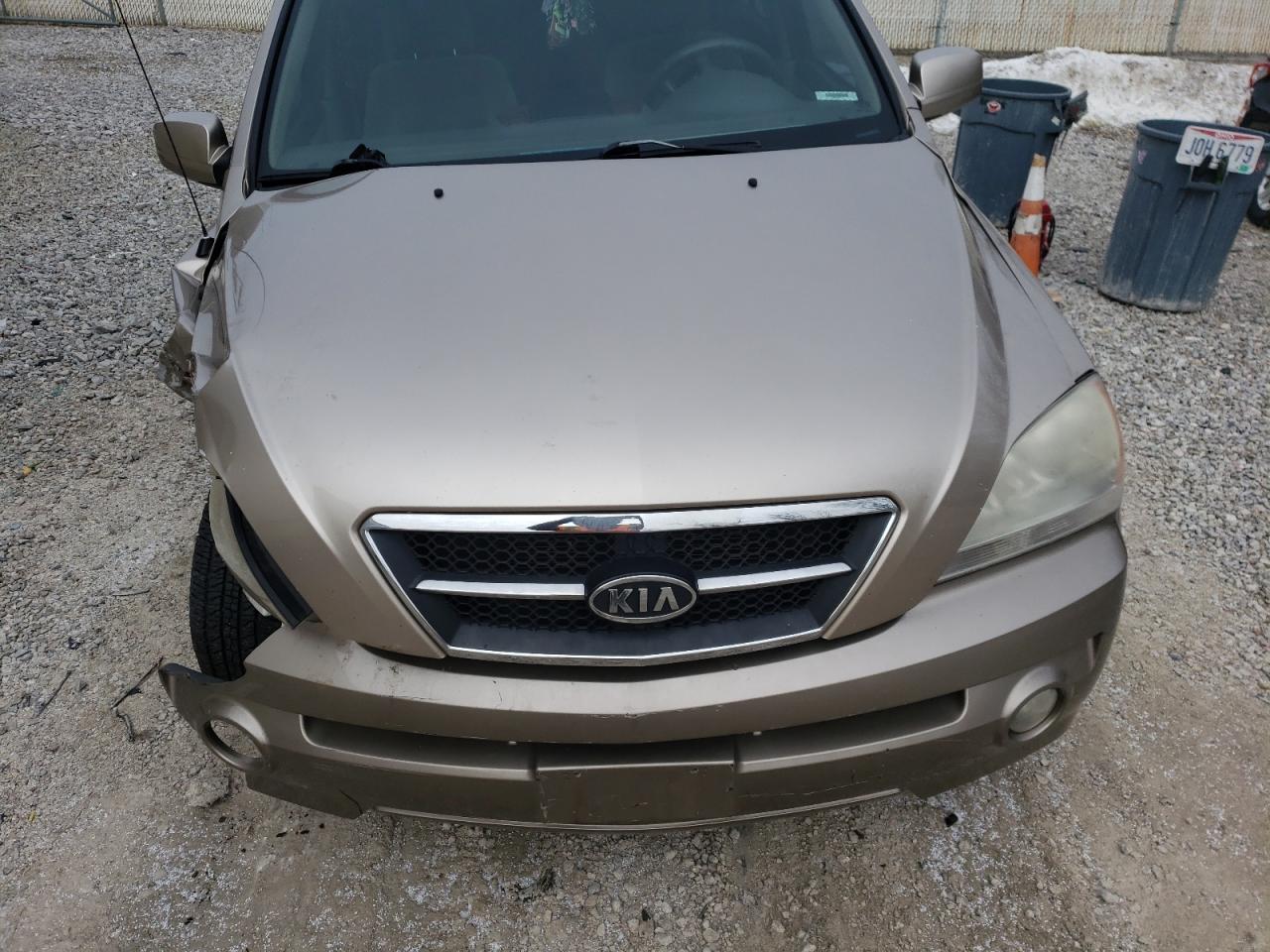 Photo 7 from auction – 2004 KIA SORENTO EX with VIN KNDJC733445329982