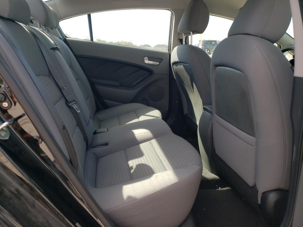 Photo 6 from auction – 2017 KIA FORTE LX with VIN 3KPFL4A75HE153142