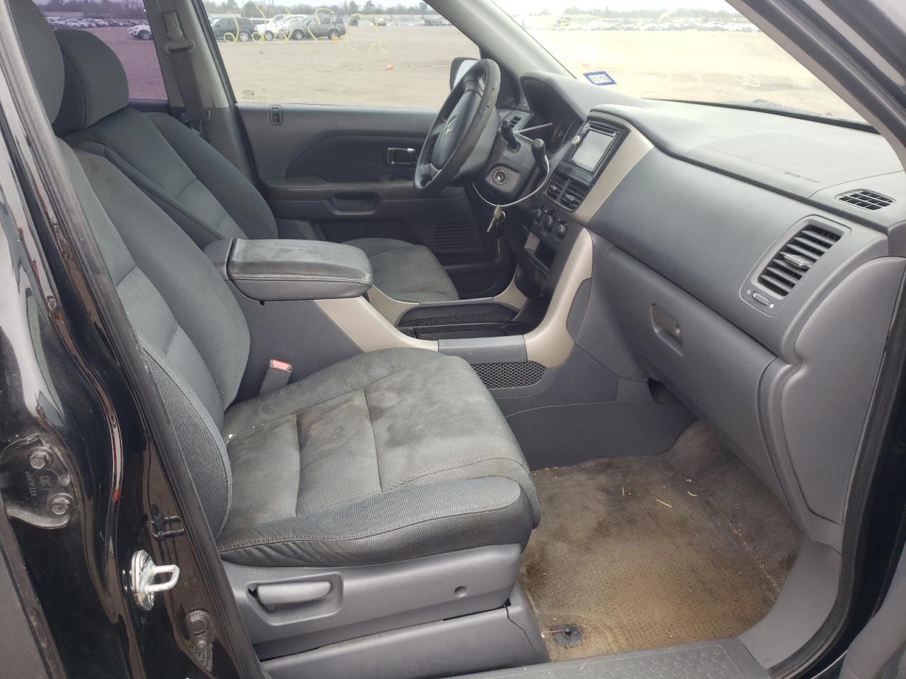 Photo 5 from auction – 2006 HONDA PILOT LX with VIN 5FNYF28186B049144