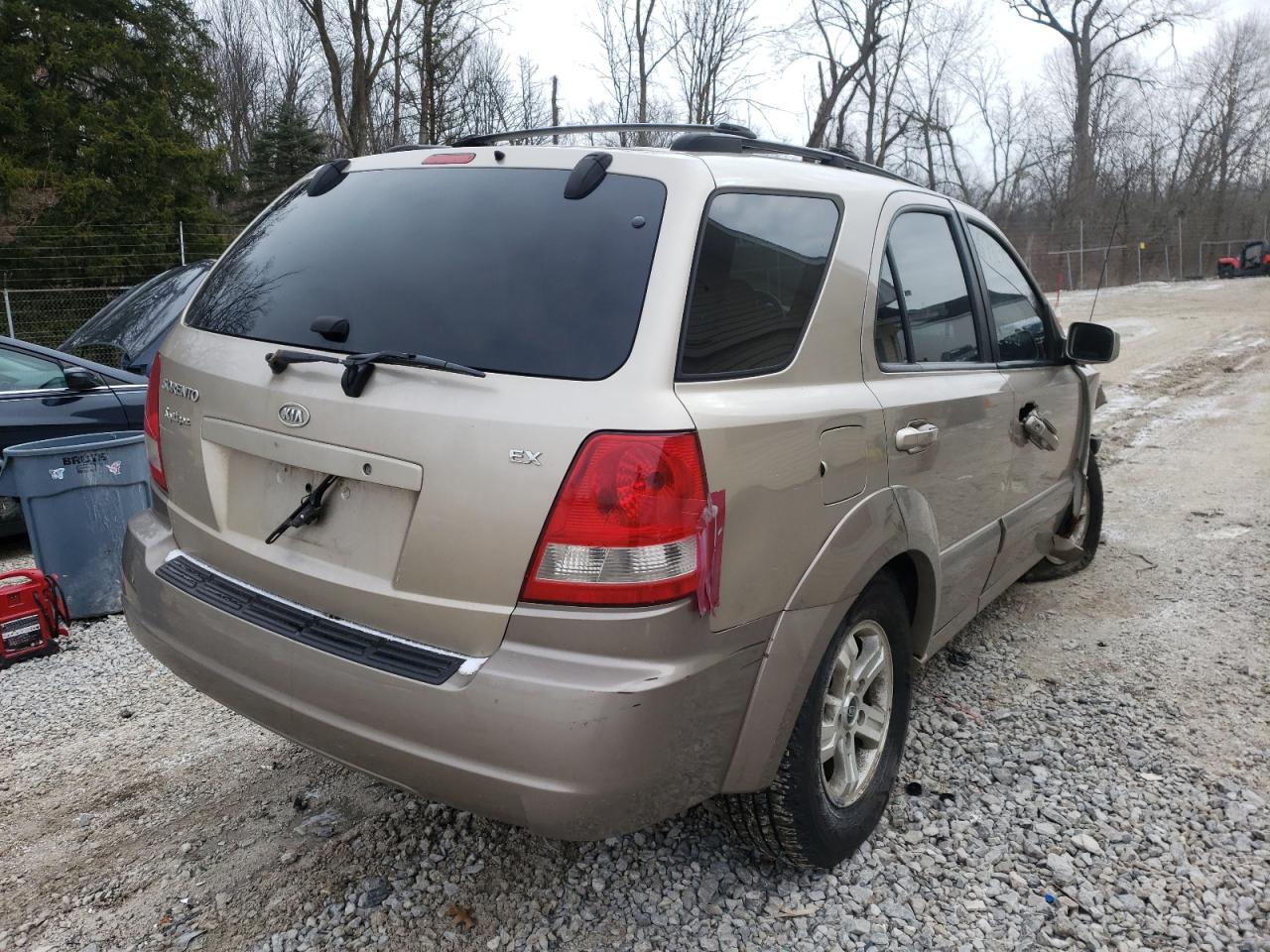 Photo 4 from auction – 2004 KIA SORENTO EX with VIN KNDJC733445329982