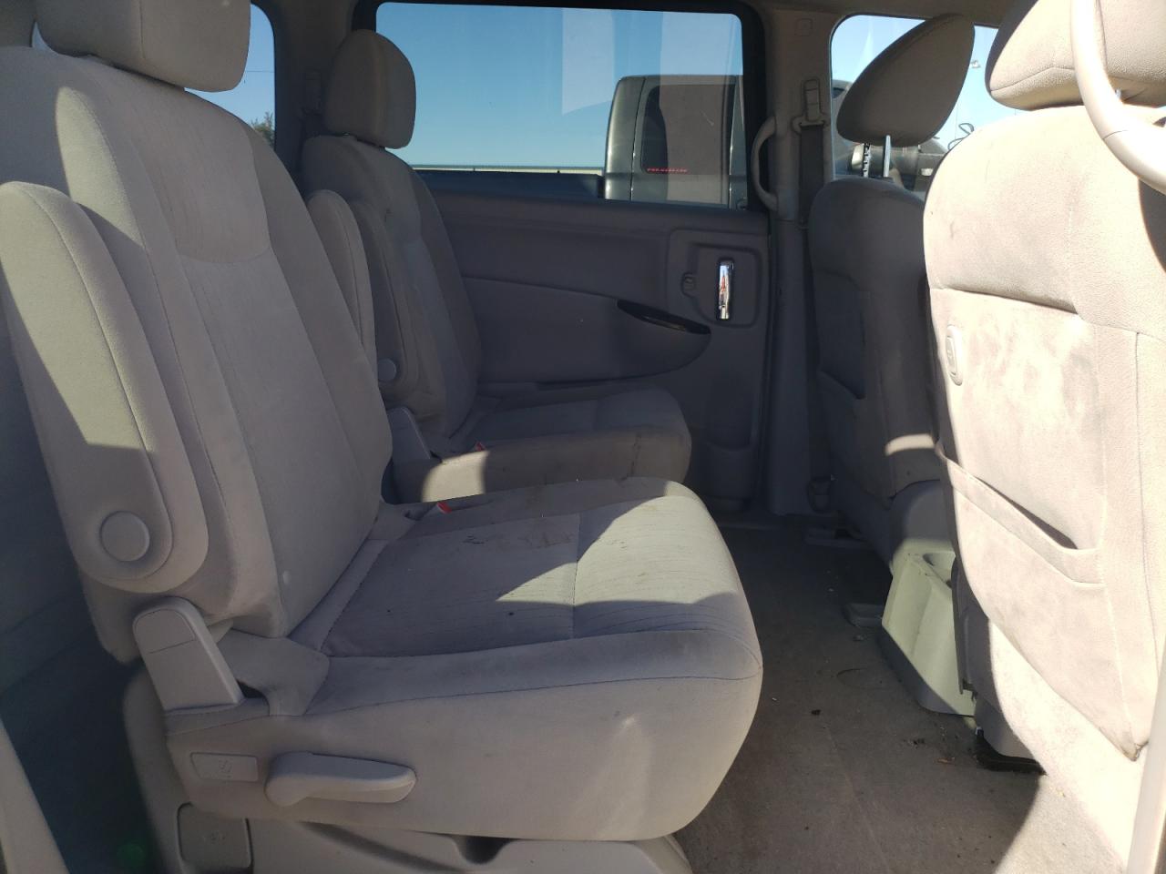 Photo 6 from auction – 2012 NISSAN QUEST S with VIN JN8AE2KP7C9033691