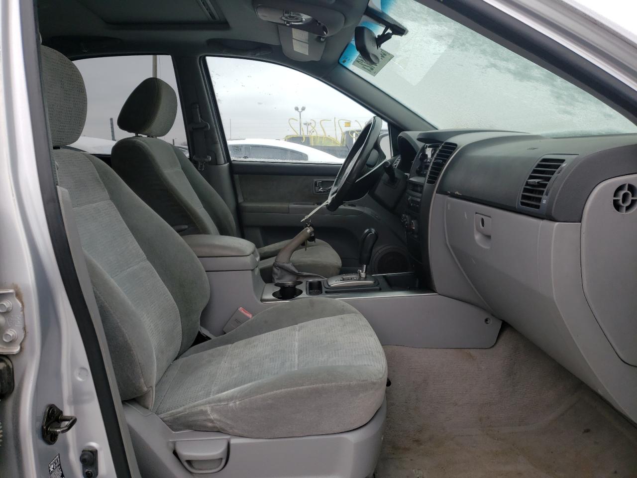 Photo 5 from auction – 2005 KIA SORENTO EX with VIN KNDJC733455457690