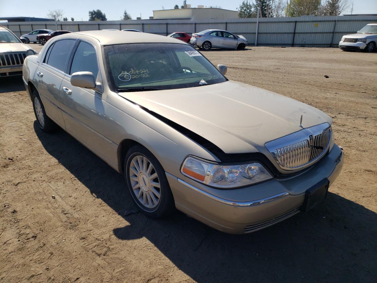 LINCOLN TOWN CAR E 2004 with VIN 1LNHM81W04Y639362 - Photo from auction
