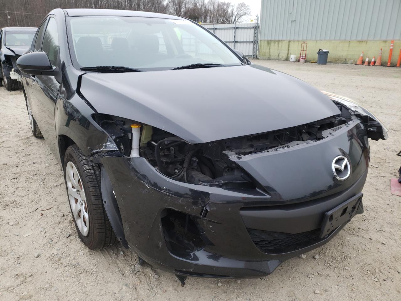 MAZDA 3 I 2013 with VIN JM1BL1TF6D1743686 - Photo from auction