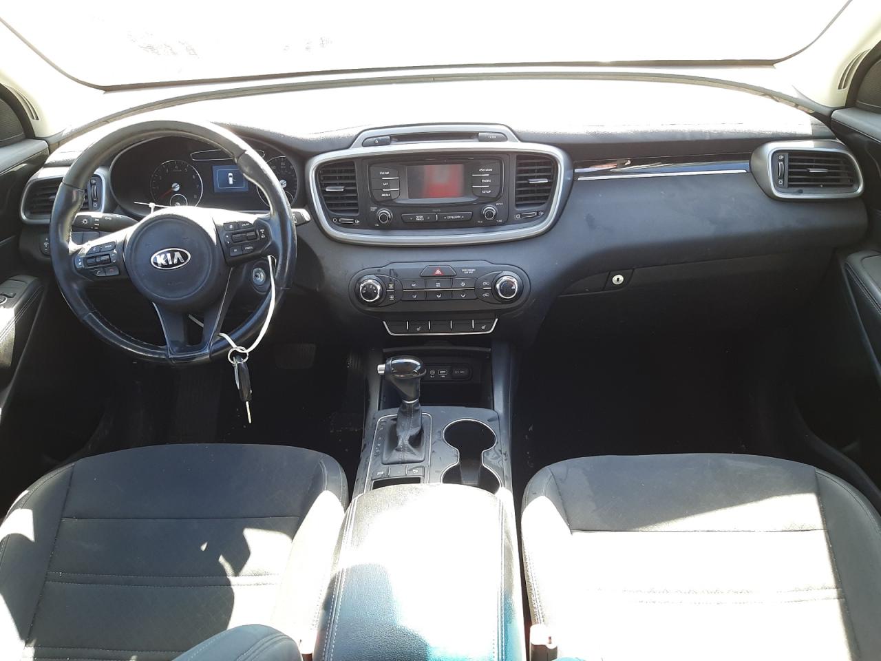 Photo 9 from auction – 2016 KIA SORENTO LX with VIN 5XYPG4A35GG028536