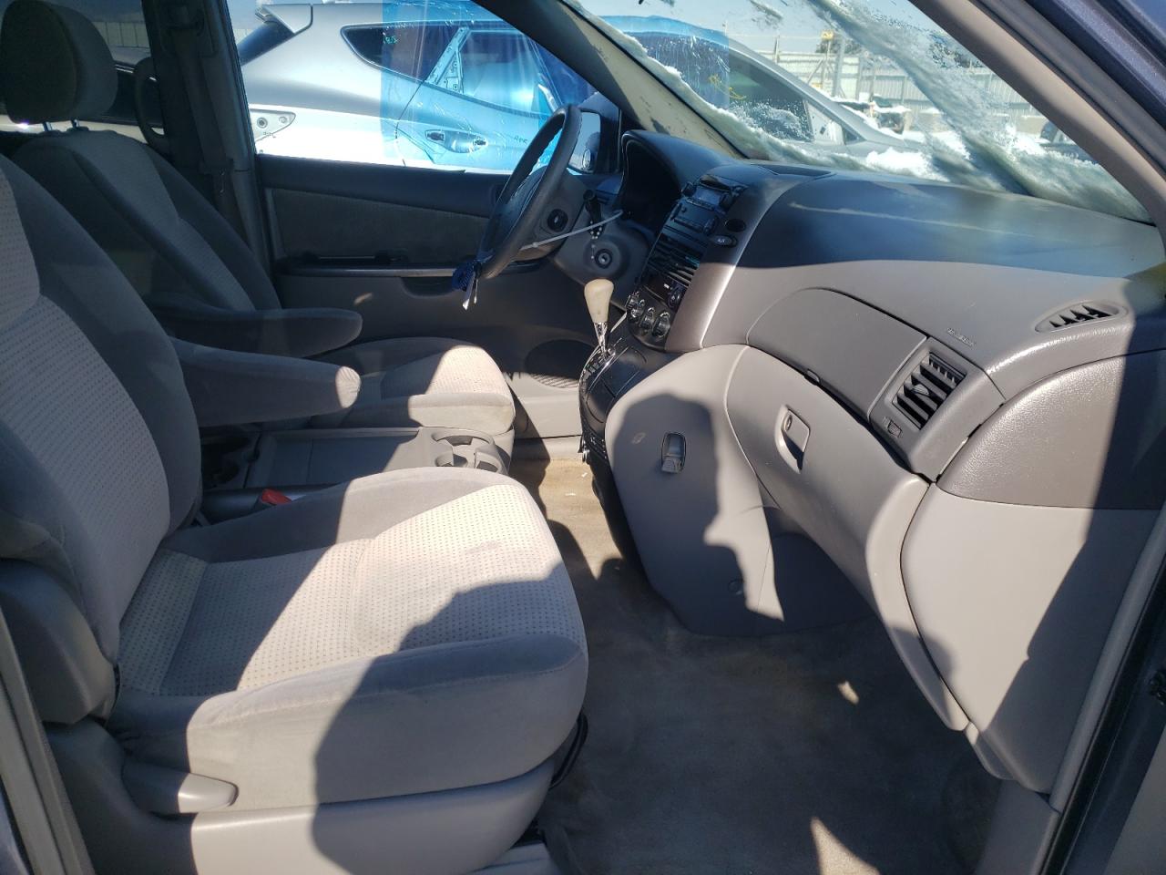 Photo 5 from auction – 2007 TOYOTA SIENNA CE with VIN 5TDZK23C17S058385