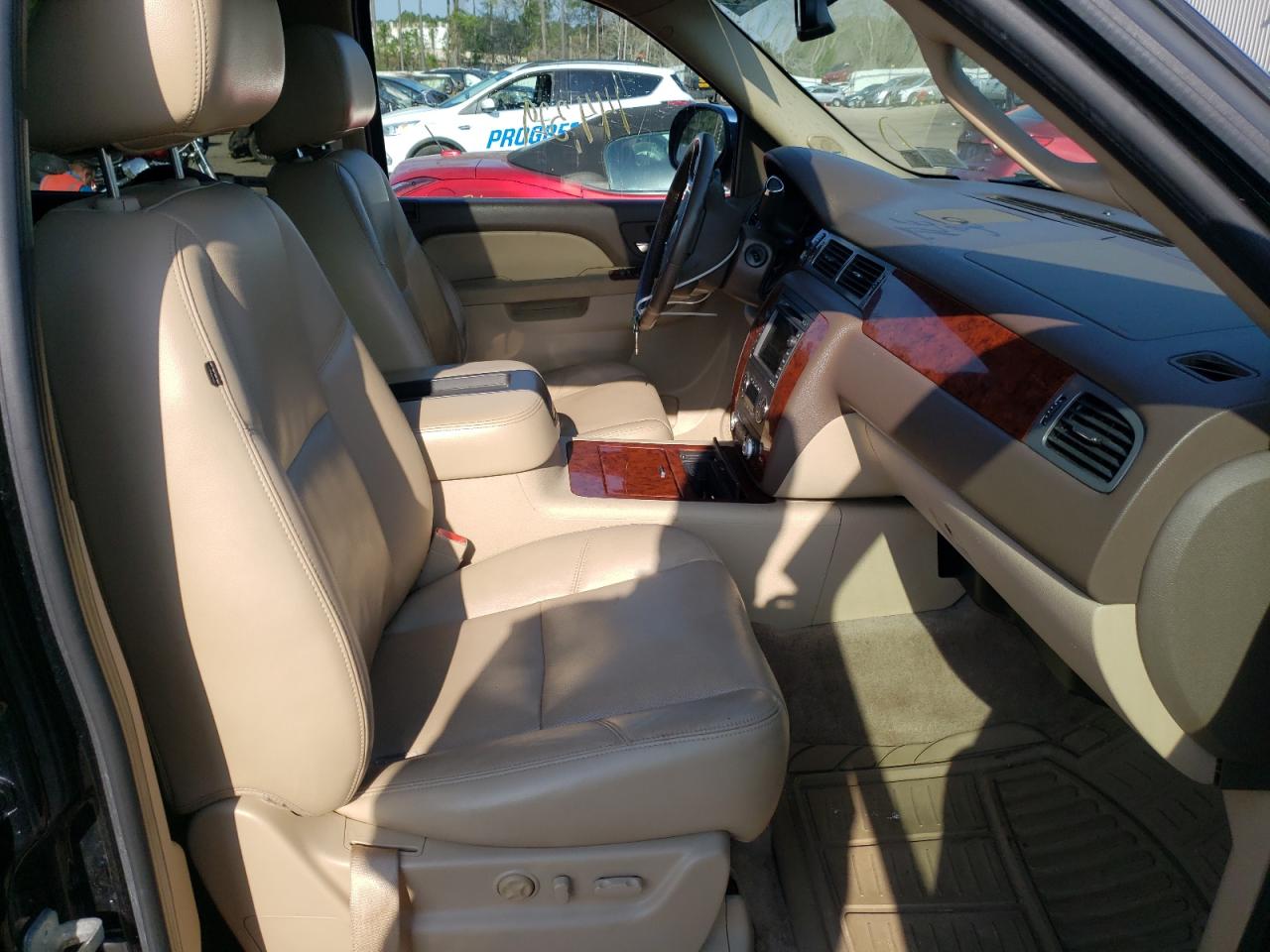 Photo 5 from auction – 2010 CHEVROLET TAHOE K150 with VIN 1GNUKCE02AR237728